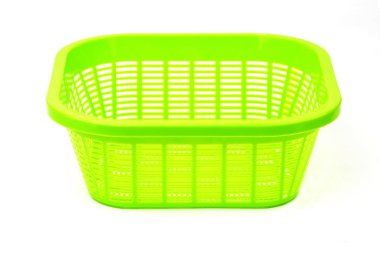 Beyaz arka plan üzerinde izole depolama plastik sepet