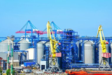 Kargo vinç ve tahıl silosu bağlantı noktası Odessa, Ukrayna