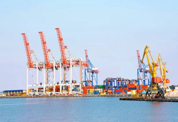 Hafenkran Und Container Versandbereit — Stockfoto