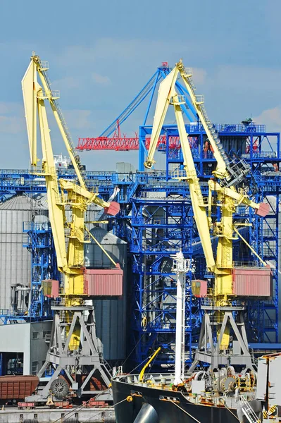 Last Kran Och Spannmål Port Odessa Ukraina — Stockfoto