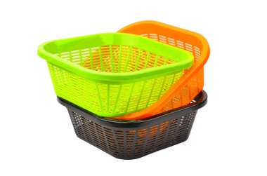 Beyaz arka plan üzerinde izole depolama plastik sepet