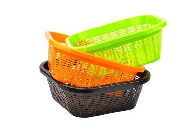 Beyaz arka plan üzerinde izole depolama plastik sepet