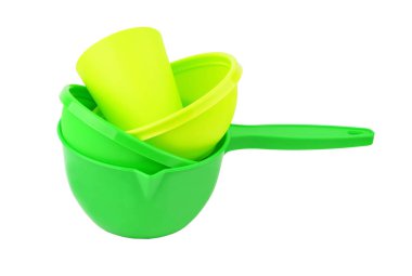 Beyaz arka plan üzerinde izole yeşil plastik yemekleri