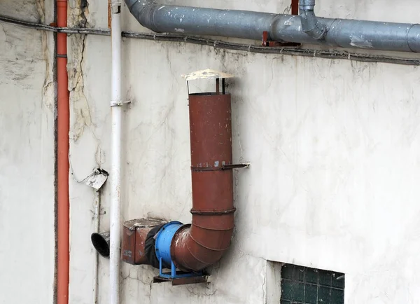 Vecchio sistema di ventilazione della fabbrica — Foto Stock