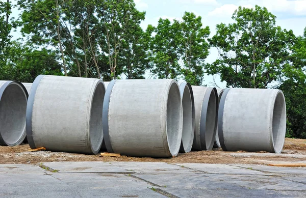 Concrete circle pit — Stock Photo, Image