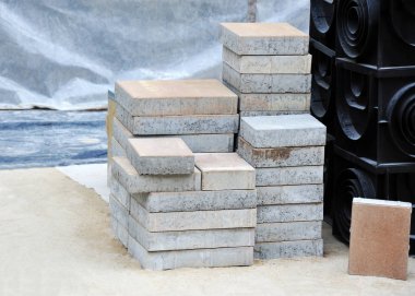 Kaldırım taşı yığını