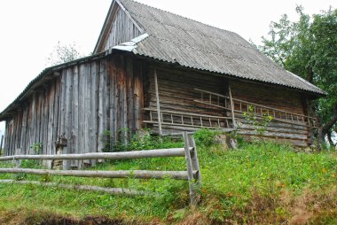 eski ahşap ahır