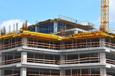 Vinç ve highrise şantiye