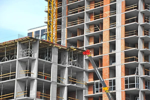 Construcción de grúas y rascacielos —  Fotos de Stock