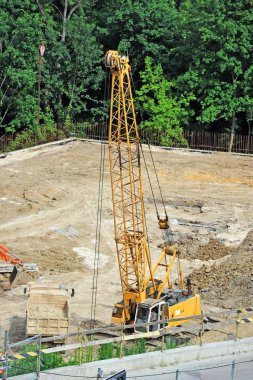 Şantiyede Tırtıl vinç