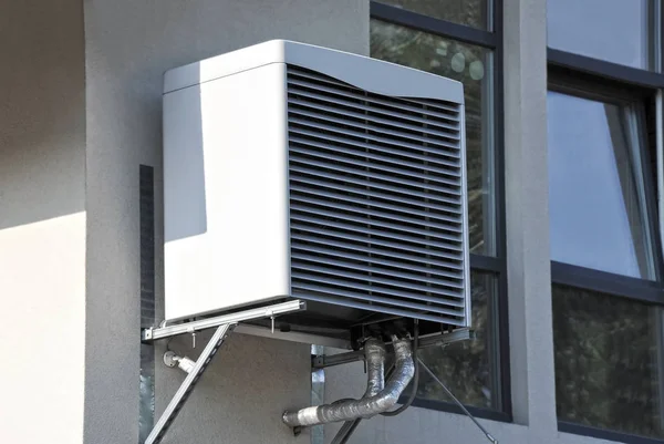 Air conditioner systeem op muur — Stockfoto