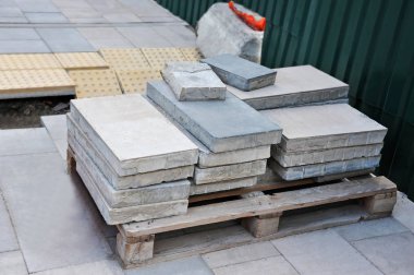 Kaldırım taşı yığını