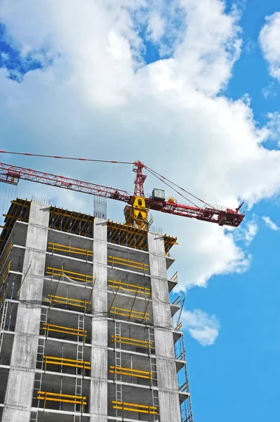 Construcción de grúas y rascacielos — Foto de Stock