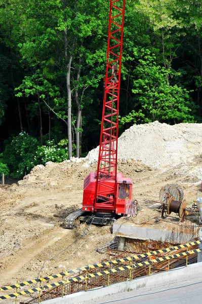 Caterpillar crane on construction site — Stock Photo, Image