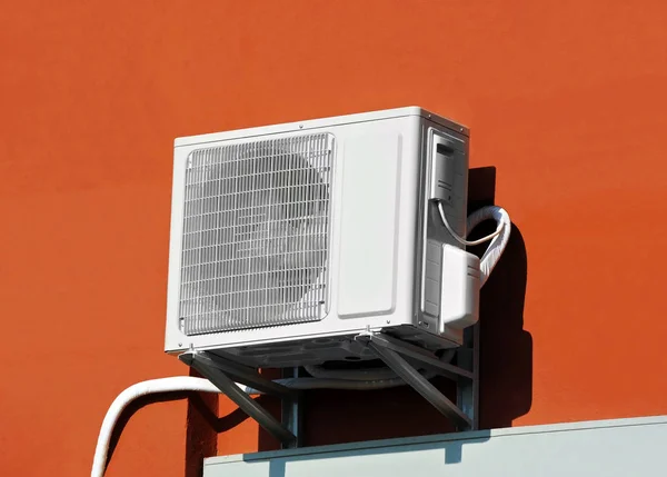 Air conditioner systeem op muur — Stockfoto