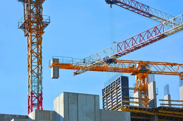 Construcción de grúas y rascacielos —  Fotos de Stock