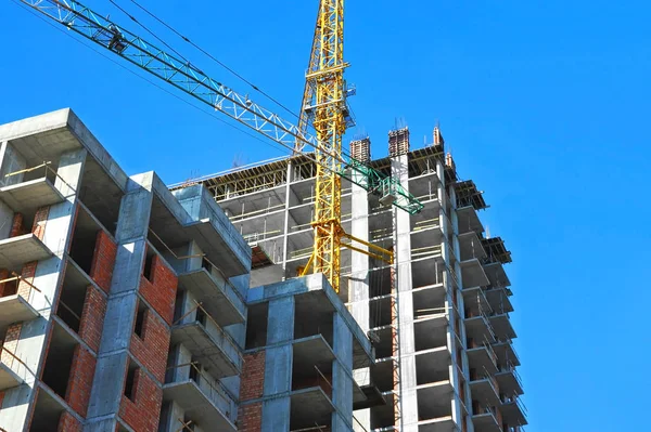 Crane and highrise construction site — Stock Photo, Image