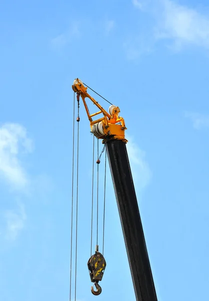 Mobiele toren kraan — Stockfoto