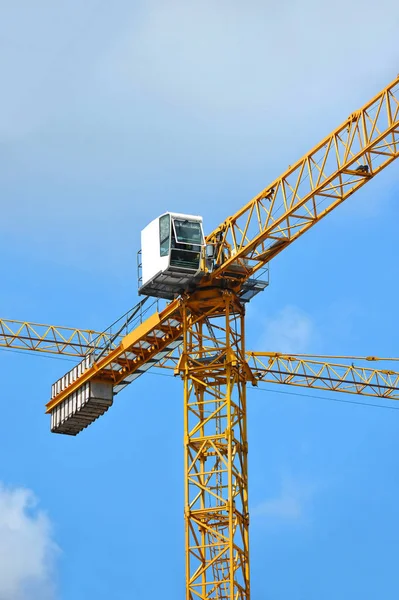 Grúa torre de construcción — Foto de Stock