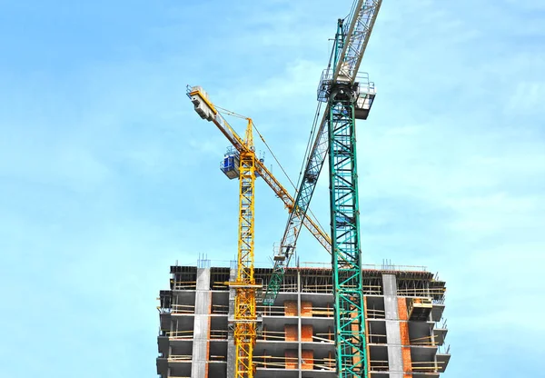 Crane and highrise construction site — Stock Photo, Image