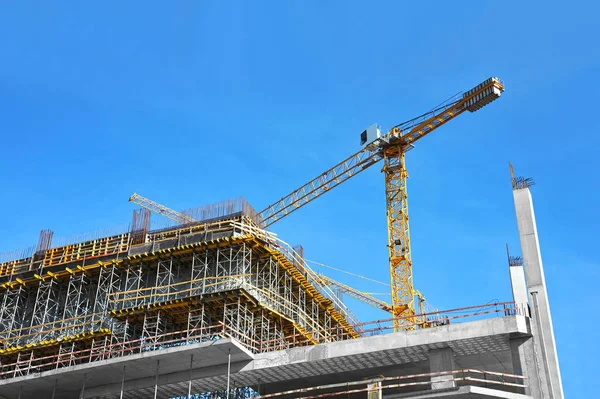 Crane and highrise construction site — Stock Photo, Image