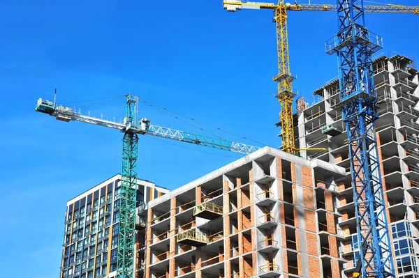 Crane and highrise construction site — Stock Photo, Image