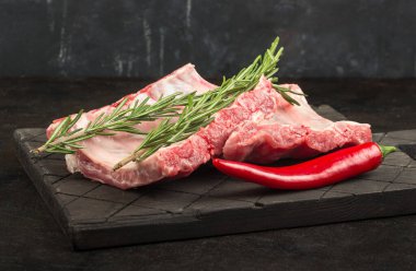 Biberiyeli ve acı biberli domuz pirzolası.