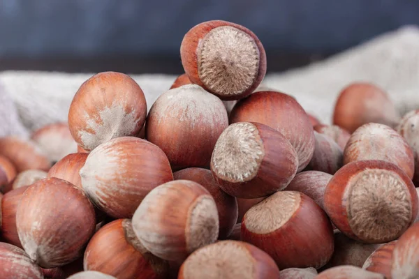 Nueces Avellana Vertidas Arpillera — Foto de Stock