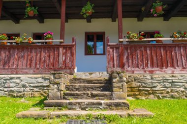 Eski Romanya mimari tasarım portre: taş merdiven, Ahşap korkuluk ve çatı structur