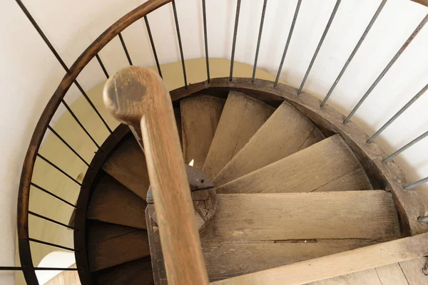 Старая Винтажная Деревянная Винтовая Лестница Вид Сверху — стоковое фото