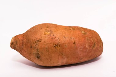 Tek saf Organik tatlı üzerinde beyaz izole patates