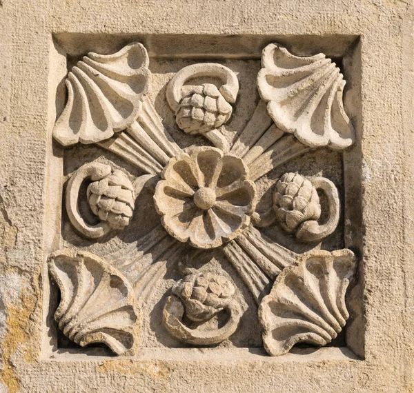 taş oyma çiçek bitki dekoratif antik süs