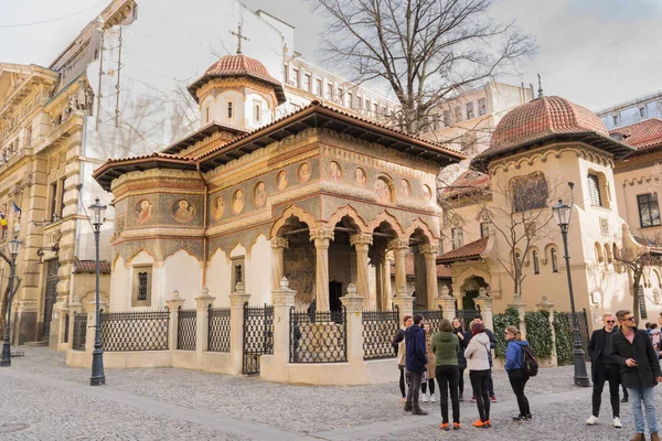 Boekarest, Roemenië-16 maart 2019: "heiligen Aartsengels Michael en Gabriel" Stavropoleos kloosterkerk gelegen in de oude stad deel van Boekarest, Roemenië. — Stockfoto