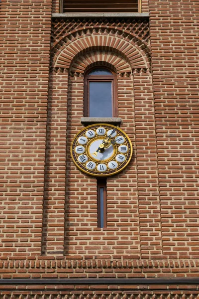 Beautiful old clock. Vintage golden roman numbers clock mounted at the exterior of an old brick building. — Stock Photo, Image