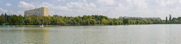 罗马尼亚布加勒斯特 2019年9月7日 罗马尼亚布加勒斯特提坦湖全景 — 图库照片
