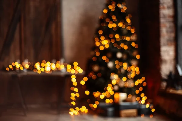 Noel güzel iç dairede oda. Yeni yıl arka plan. Noel oda iç tasarım, Xmas ağacı ışıkları hediye tarafından dekore hediye oyuncak, mumlar ve Garland iç aydınlatma