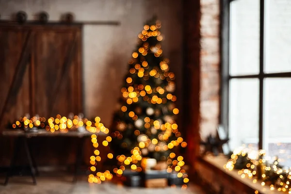Noel güzel iç dairede oda. Yeni yıl arka plan. Noel oda iç tasarım, Xmas ağacı ışıkları hediye tarafından dekore hediye oyuncak, mumlar ve Garland iç aydınlatma