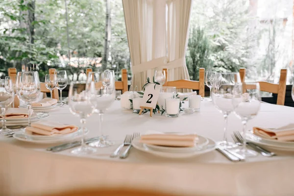 ゲストの結婚式テーブルの設定 — ストック写真