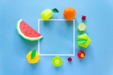 Egzotik meyve kağıt üzerinde mavi arka plan ile kare çerçeve