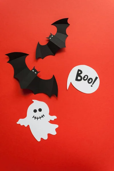 Wesołego Halloween Wystrój Halloween Czarno Białe Wykonane Papieru Czerwonym Tle — Zdjęcie stockowe