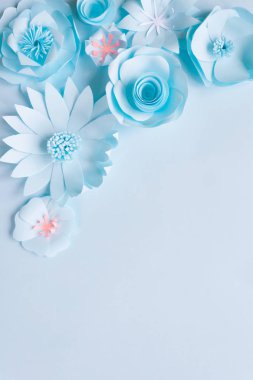 Kağıt çiçekler güzel desen stili arka plan. Düz yatıyordu