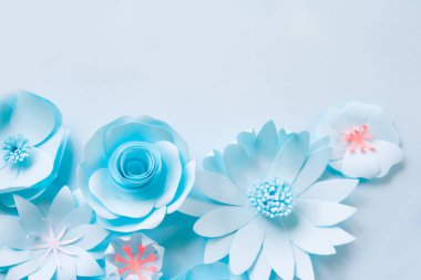 Kağıt çiçekler güzel desen stili arka plan.