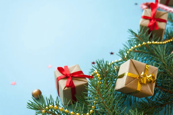 Prettige Kerstdagen Gelukkig Nieuwjaar Feestelijke Kerstkaart Met Groene Fir Takken — Stockfoto