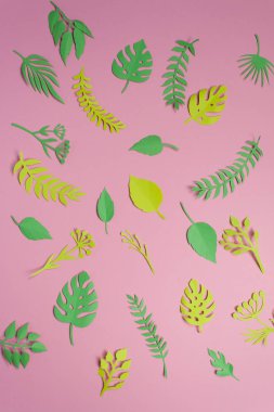 Tropikal ve palmiye canlı kalın degrade holografik renklerde kalkıyor. Konsept sanat. En az Sürrealizm.