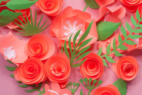 Diferentes Flores Papel Rosa Con Hojas Verdes Sobre Fondo Rosa —  Fotos de Stock