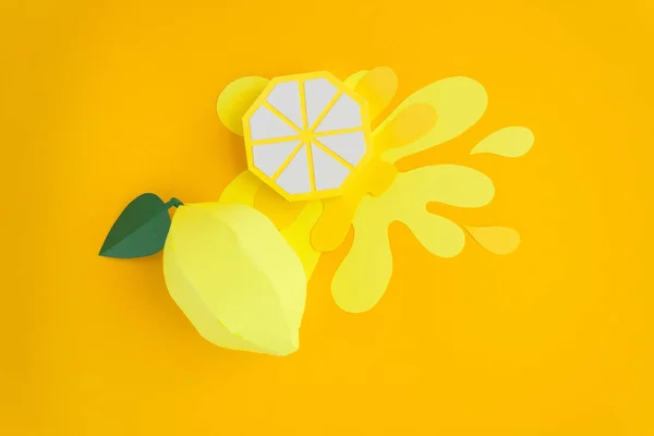Owoce Papieru Żółte Tło Tam Jest Miejsce Piśmie Tropików Leżał — Zdjęcie stockowe