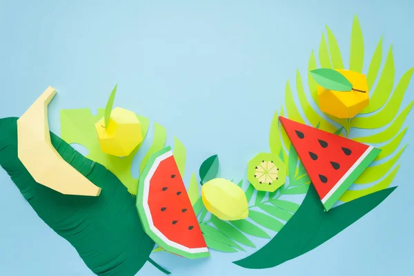 Frutti Esotici Carta Sfondo Blu Con Foglie Tropicali Verdi — Foto Stock