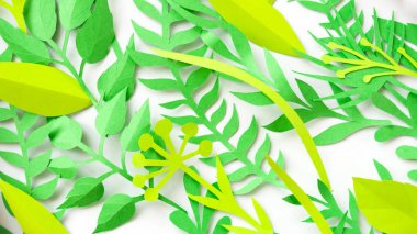 yeşil çim kağıttan kesilmiş. Yaz arka plan