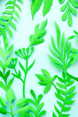 yeşil çim kağıttan kesilmiş. Yaz arka plan