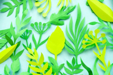 yeşil çim kağıttan kesilmiş. Yaz arka plan